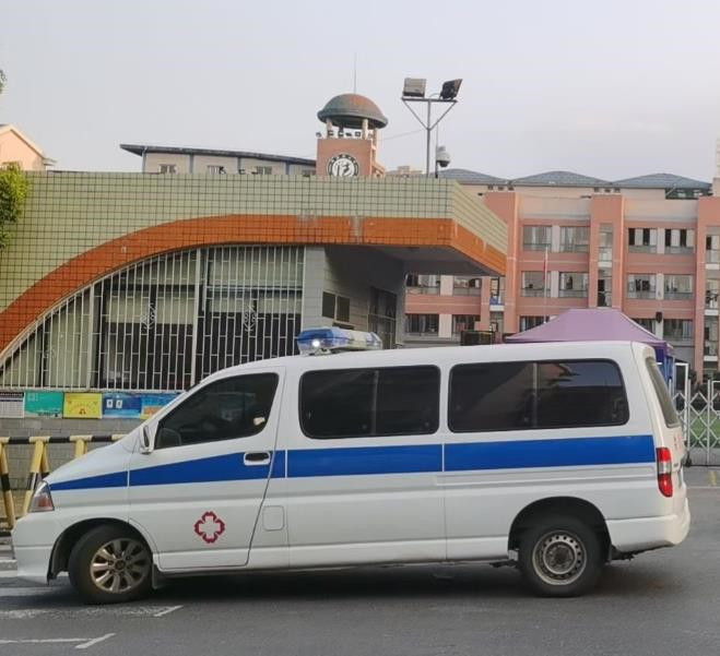 迁西救护车出租护送骨折病人一公里多少钱